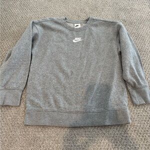 Girls Nike long sleeve crewneck sweatshirt